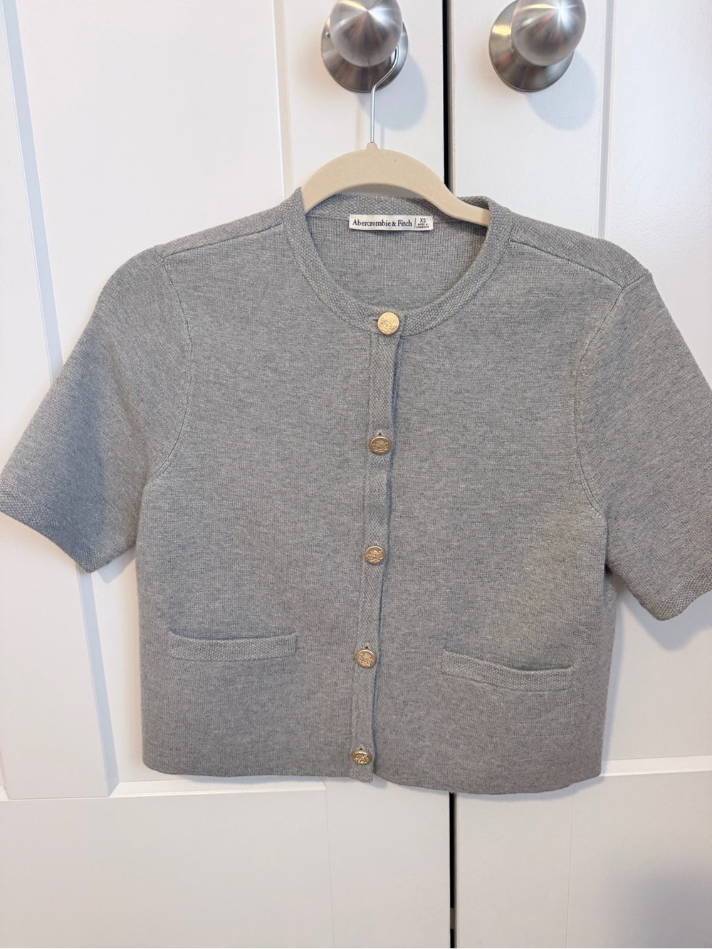 Abercrombie & Fitch Women’s Gray Short-Sleeve Button Cardigan (XS)